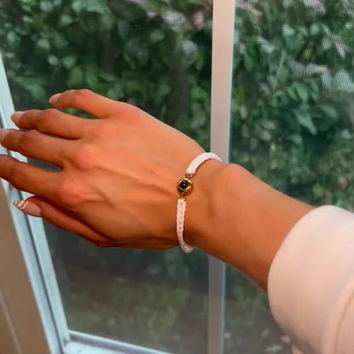Clienta con su pulsera